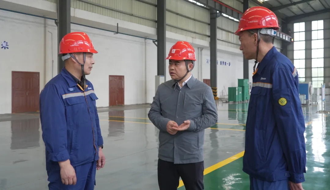 郭峰調(diào)研產(chǎn)業(yè)集群“六個一”機制建設(shè)工作